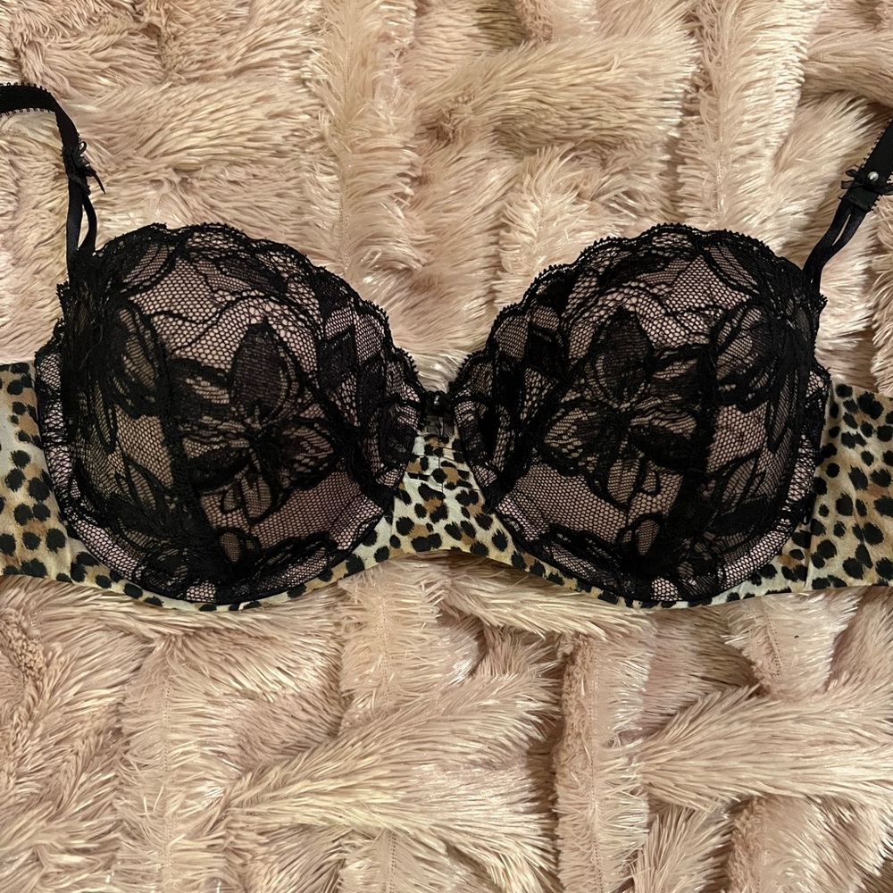 GORGEOUS!! Victoria Secret Leopard & Lace 34C Balconet Bra w/ Pearl accents